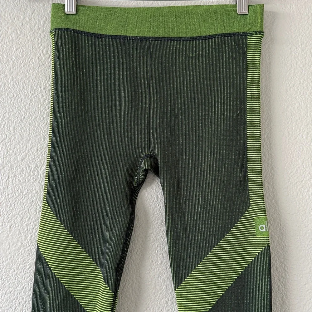 Alo Yoga Women’s Green Seamless illusion Leggings Small‎